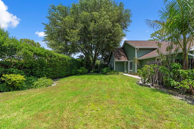 433 Goldenwood Way, Wellington, FL 33414