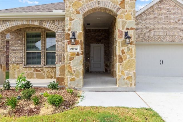 10912 Gold Pan Trail, Aubrey, TX 76227