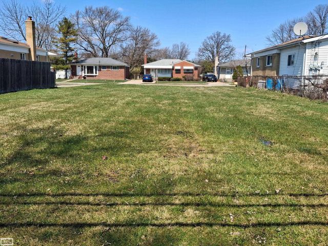 22810 Garfield Street, Saint Clair Shores, MI 48082