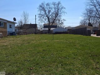 22810 Garfield Street, Saint Clair Shores, MI 48082