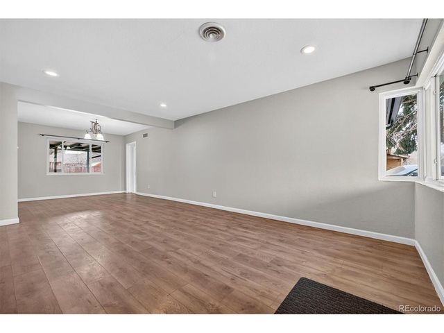 901 Racine St, Aurora, CO 80011