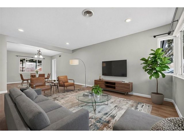 901 Racine St, Aurora, CO 80011