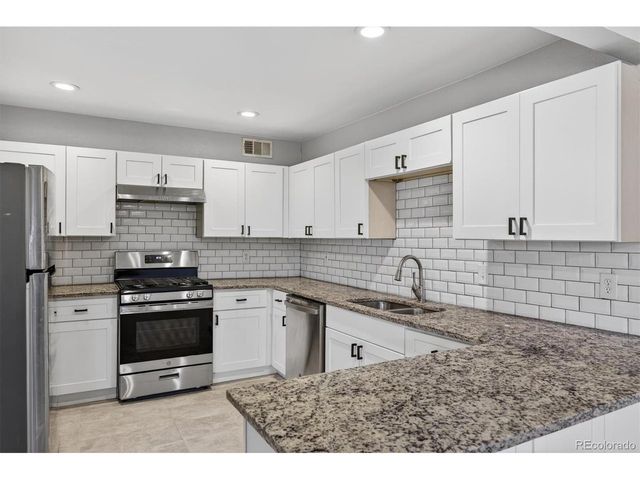 901 Racine St, Aurora, CO 80011