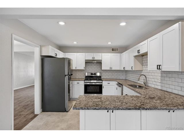 901 Racine St, Aurora, CO 80011