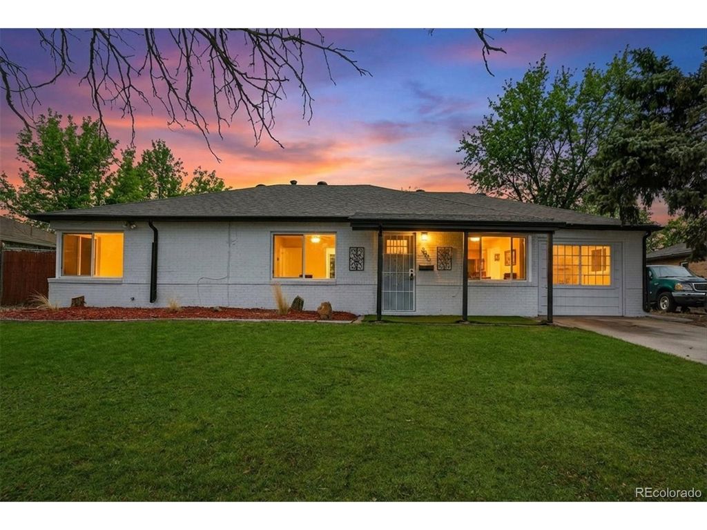 901 Racine St, Aurora, CO 80011