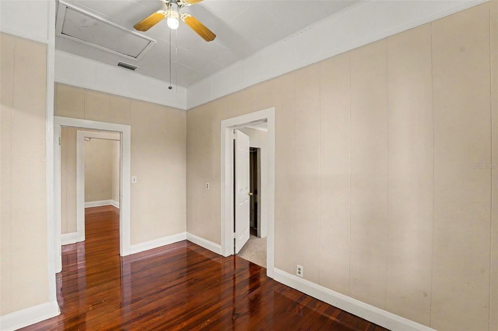 Image 11 of property listing at 4109 N SUWANEE AVENUE, Tampa, FL 33603
