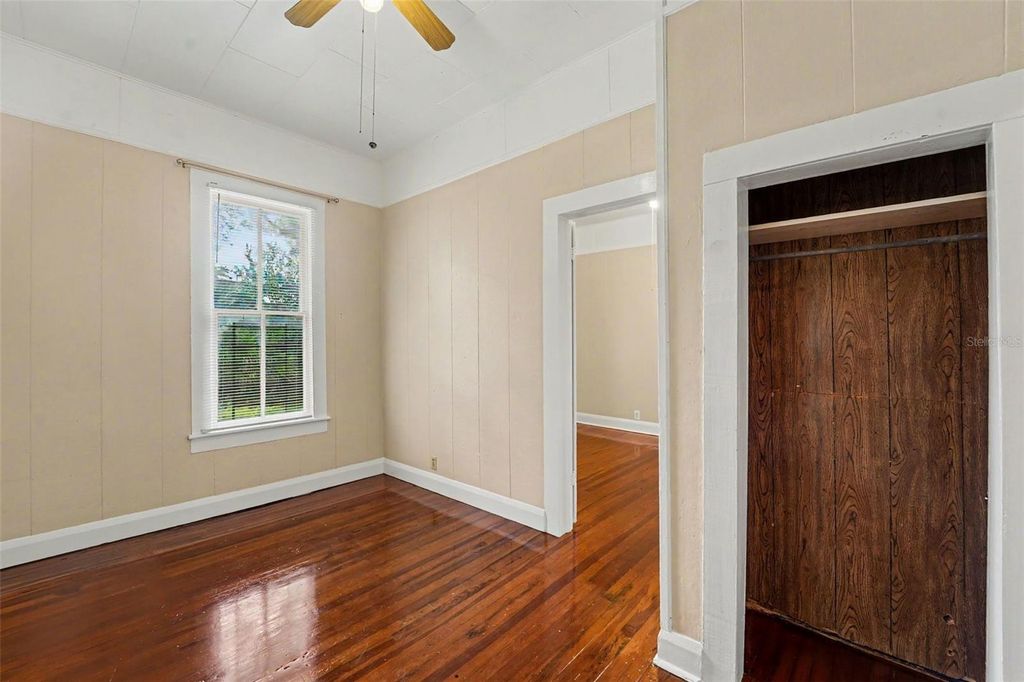 Image 12 of property listing at 4109 N SUWANEE AVENUE, Tampa, FL 33603