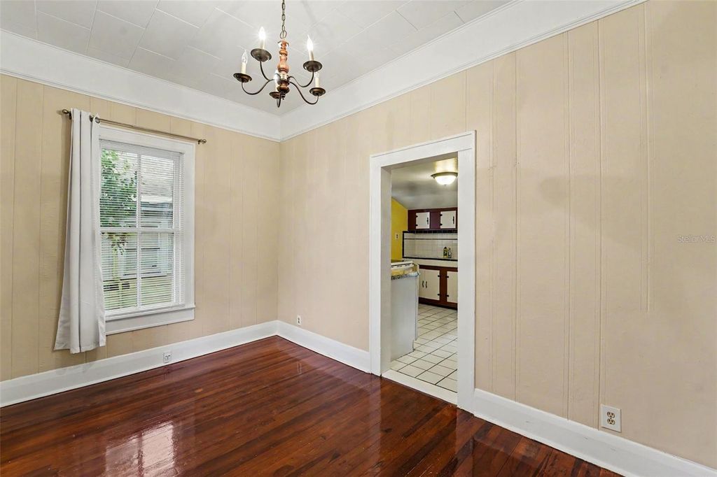 Image 14 of property listing at 4109 N SUWANEE AVENUE, Tampa, FL 33603