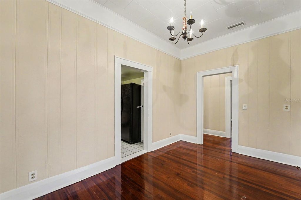 Image 15 of property listing at 4109 N SUWANEE AVENUE, Tampa, FL 33603