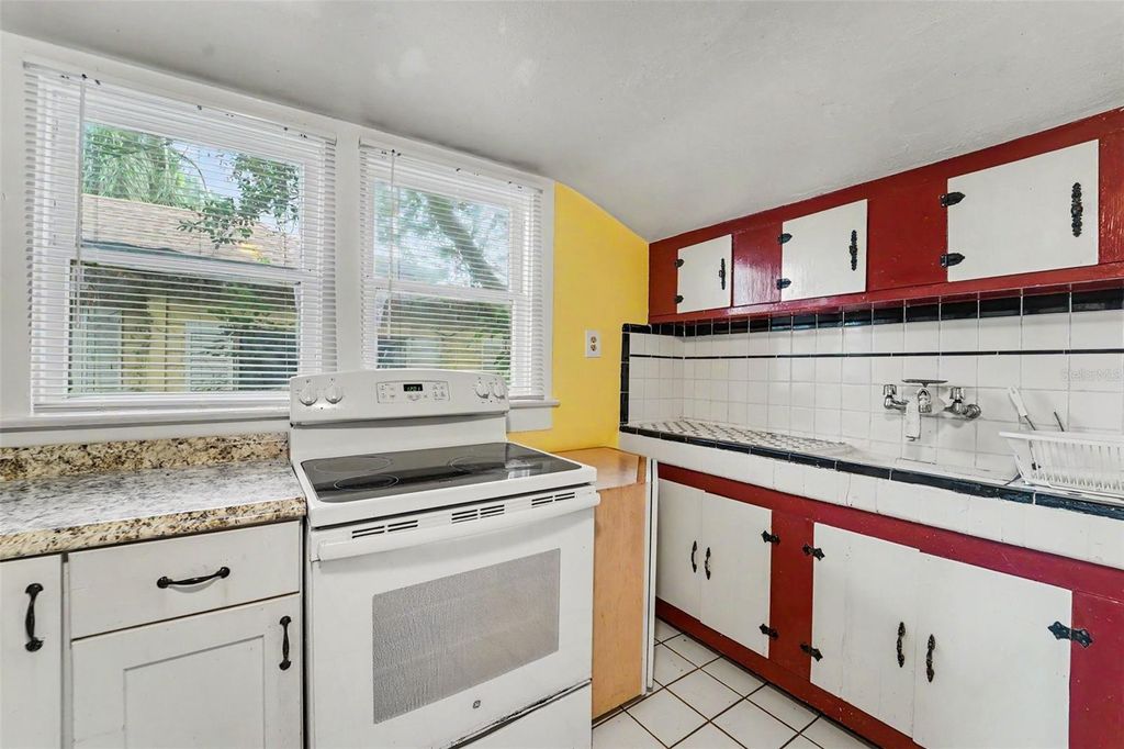 Image 16 of property listing at 4109 N SUWANEE AVENUE, Tampa, FL 33603