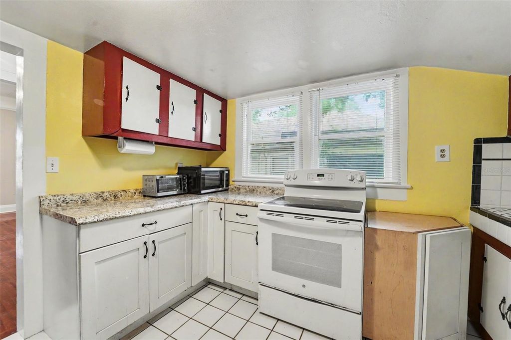 Image 17 of property listing at 4109 N SUWANEE AVENUE, Tampa, FL 33603