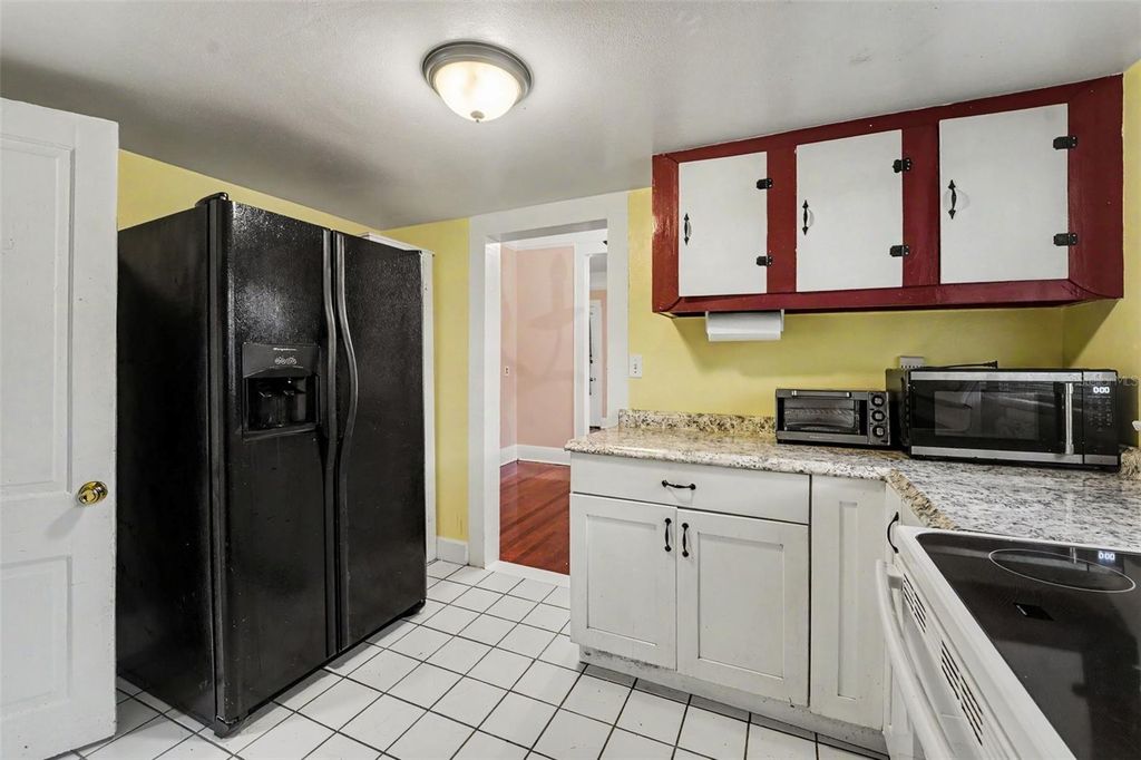 Image 19 of property listing at 4109 N SUWANEE AVENUE, Tampa, FL 33603