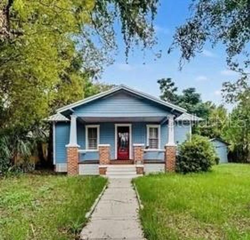 Image 3 of property listing at 4109 N SUWANEE AVENUE, Tampa, FL 33603