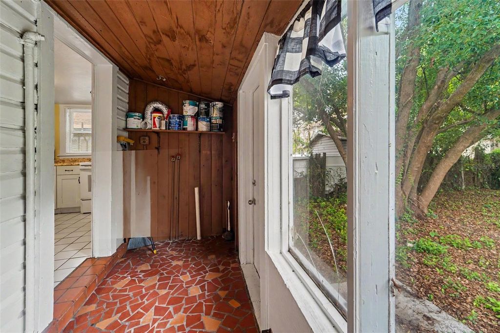 Image 26 of property listing at 4109 N SUWANEE AVENUE, Tampa, FL 33603
