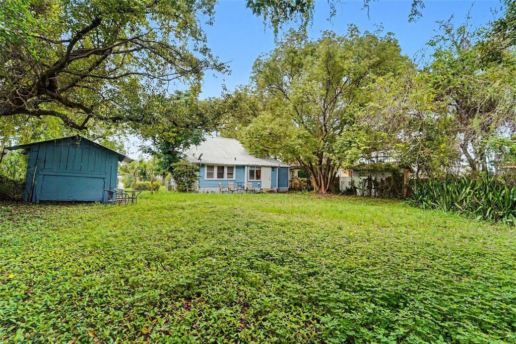 Image 29 of property listing at 4109 N SUWANEE AVENUE, Tampa, FL 33603
