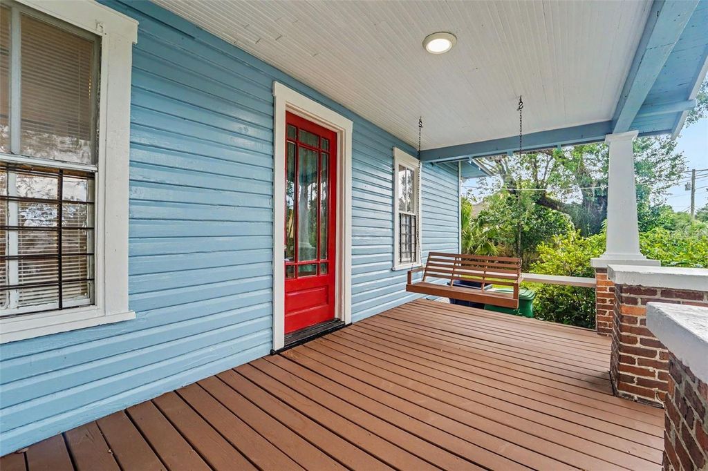 Image 4 of property listing at 4109 N SUWANEE AVENUE, Tampa, FL 33603