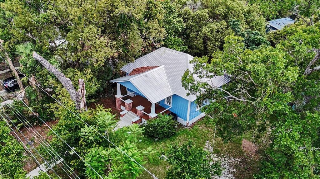 Image 31 of property listing at 4109 N SUWANEE AVENUE, Tampa, FL 33603