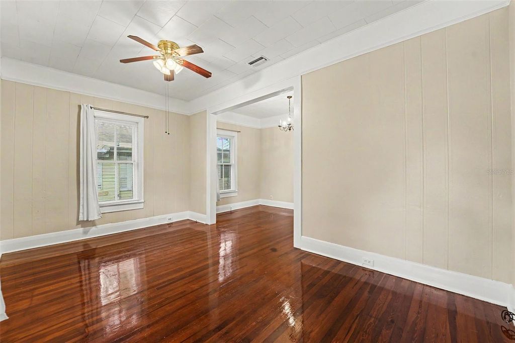 Image 8 of property listing at 4109 N SUWANEE AVENUE, Tampa, FL 33603