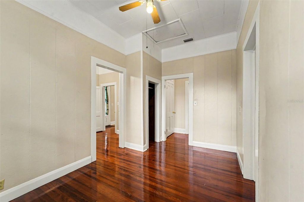 Image 10 of property listing at 4109 N SUWANEE AVENUE, Tampa, FL 33603