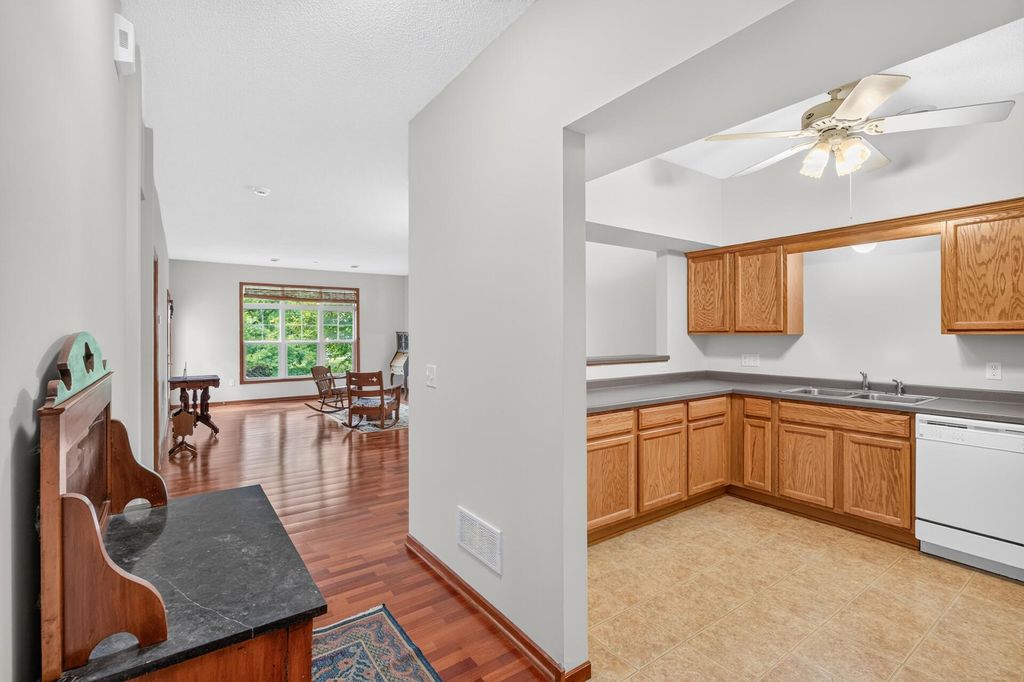 1101 Barclay Street 1101, Saint Paul, MN 55106 — photo 2