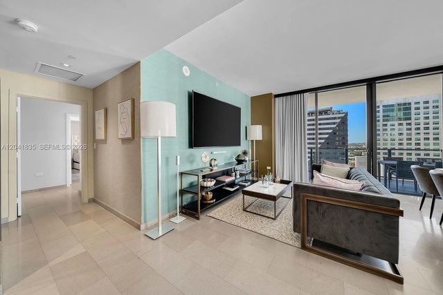 88 SW 7th St 1212, Miami, FL 33130