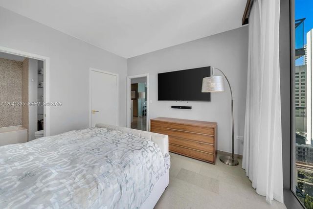 88 SW 7th St 1212, Miami, FL 33130