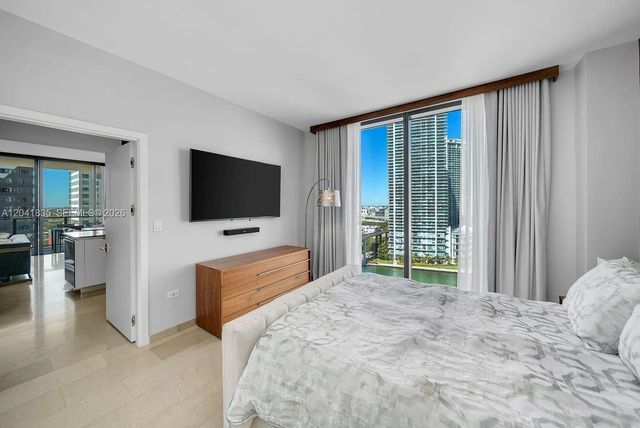 88 SW 7th St 1212, Miami, FL 33130