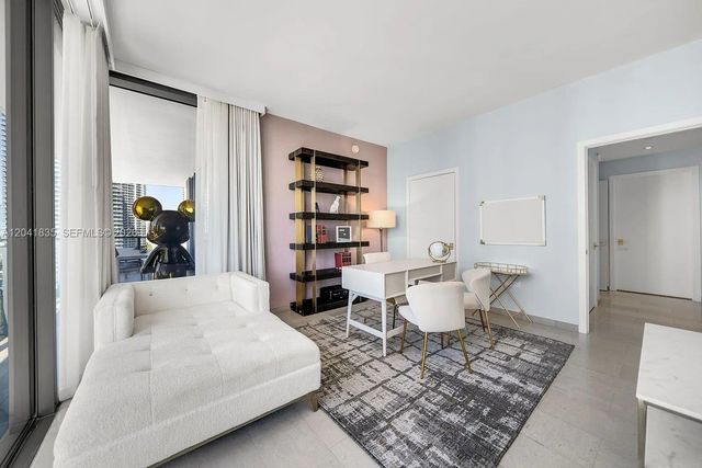 88 SW 7th St 1212, Miami, FL 33130