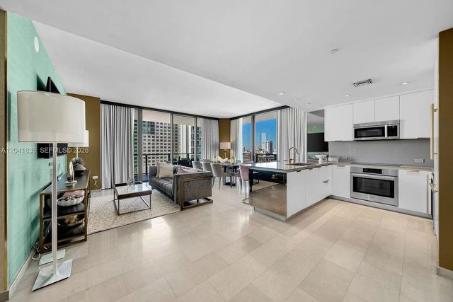 88 SW 7th St 1212, Miami, FL 33130