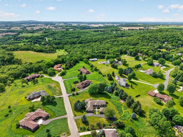 7672 Leta Way, Verona, WI 53593