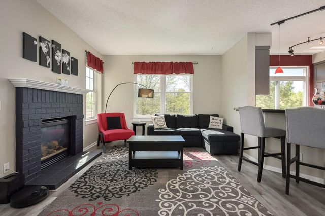 8960 Comstock Lane N, Maple Grove, MN 55311