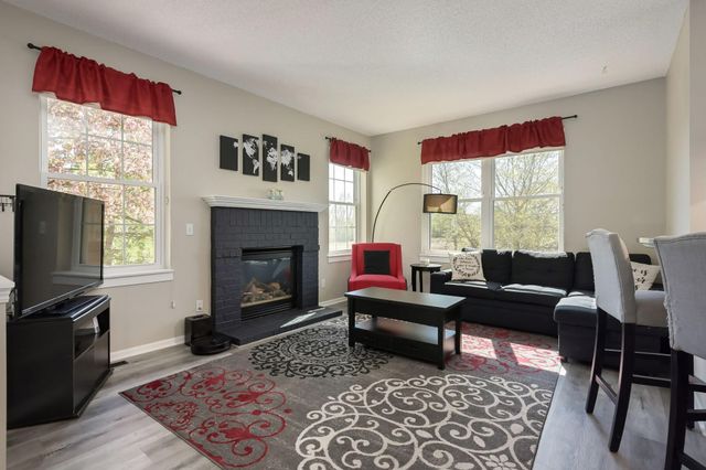 8960 Comstock Lane N, Maple Grove, MN 55311