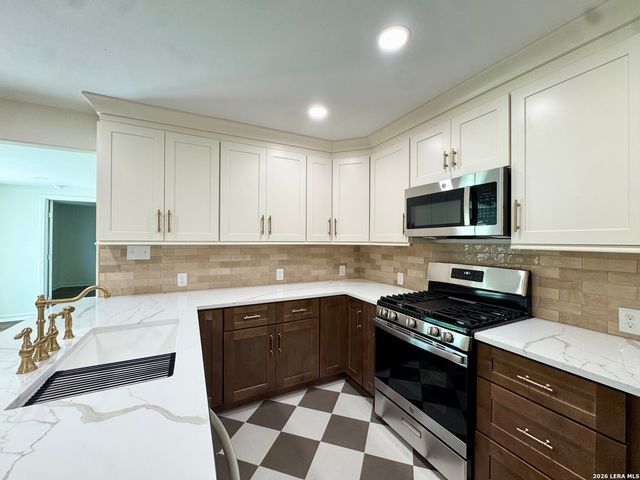 4110 HUNTERS GLN, San Antonio, TX 78218