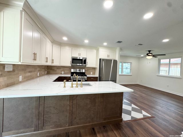 4110 HUNTERS GLN, San Antonio, TX 78218