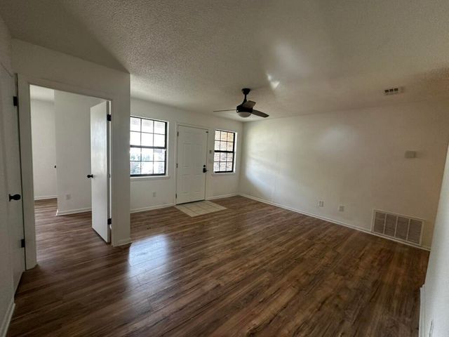 556 Lee Avenue, Crestview, FL 32539