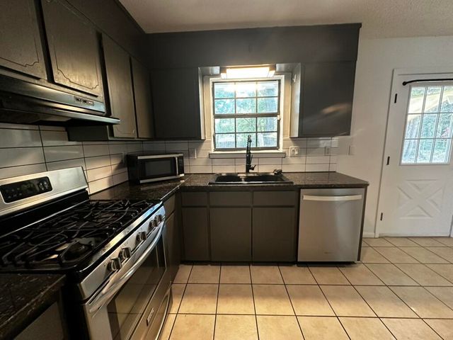 556 Lee Avenue, Crestview, FL 32539