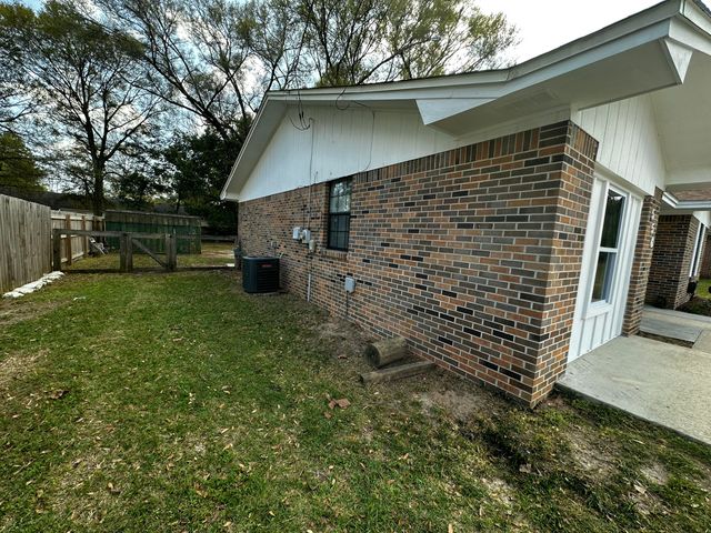 556 Lee Avenue, Crestview, FL 32539
