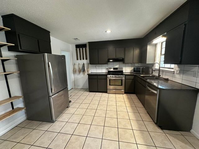 556 Lee Avenue, Crestview, FL 32539