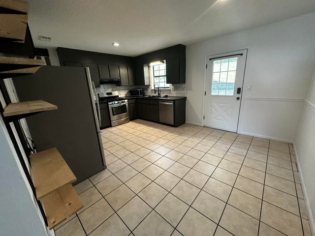 556 Lee Avenue, Crestview, FL 32539