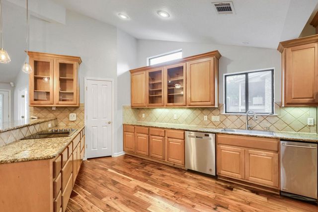 515 Rolling Green DR, Lakeway, TX 78734
