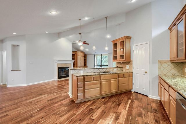 515 Rolling Green DR, Lakeway, TX 78734