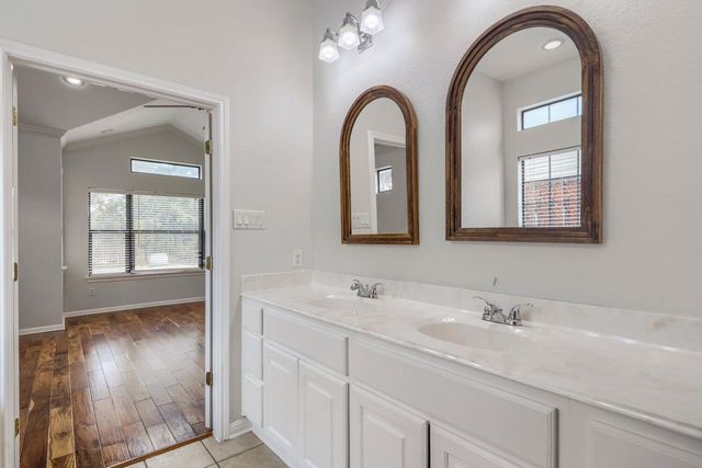 515 Rolling Green DR, Lakeway, TX 78734