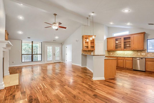 515 Rolling Green DR, Lakeway, TX 78734