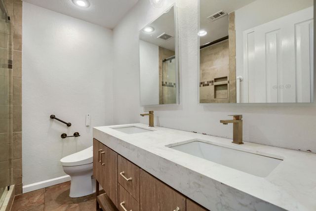 515 Rolling Green DR, Lakeway, TX 78734