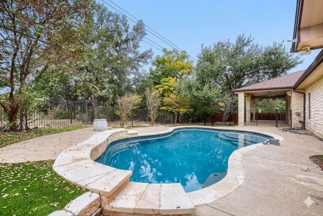 515 Rolling Green DR, Lakeway, TX 78734