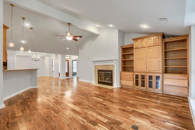 515 Rolling Green DR, Lakeway, TX 78734