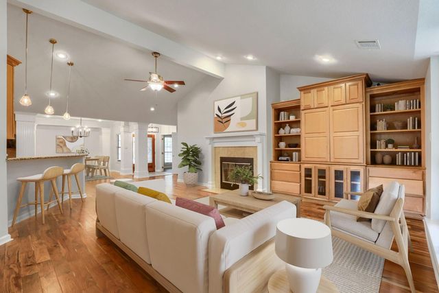 515 Rolling Green DR, Lakeway, TX 78734