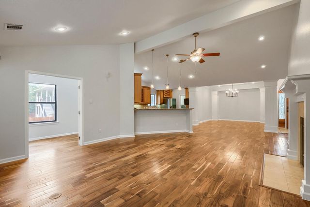 515 Rolling Green DR, Lakeway, TX 78734