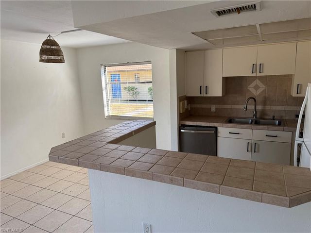 1104 SE 8th ST # 4, Cape Coral, FL 33990