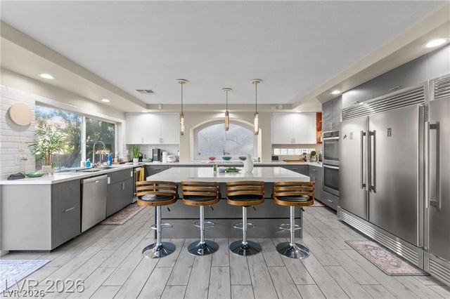 4198 Abernethy Forest Place, Las Vegas, NV 89141